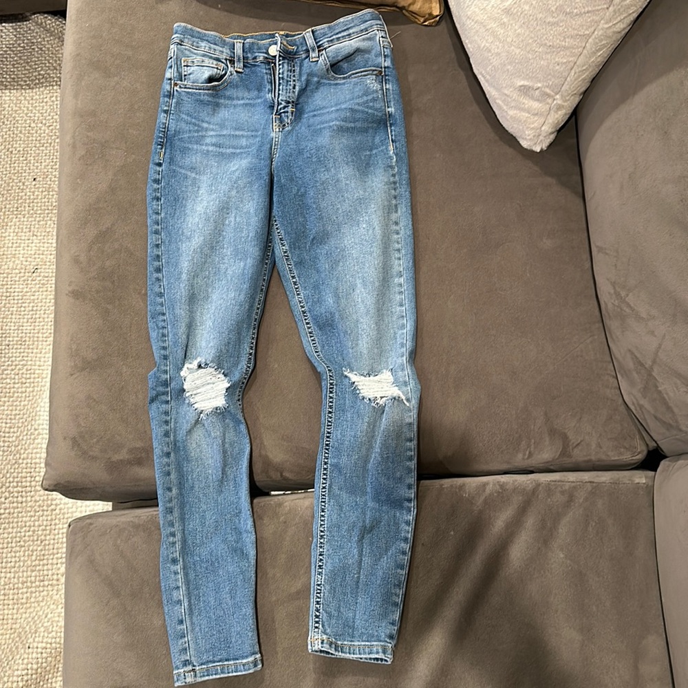 Top shop skinny jeans with light distressed look in the front